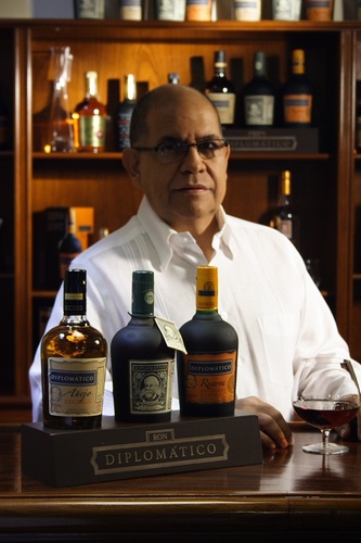 28 años en @DUSA_ve, Maestro Ronero de @RonDiplomatico. 24 years at @DUSA_ve, Master Blender of @DiplomaticoRum.,