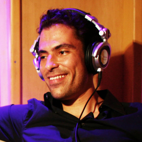 Latin Grammy-winning engineer. Sandia Sound owner. Polyglot, life coach, business consultant, martial artist, food fanatic and saxophonist.