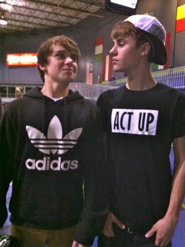 -BELIEBERS- @christianbeadles follow us 23/06/12....3:13 PM  Names: Car Cannata Gotusso and Zoe Gotusso . TEAM FOLLOW BACK