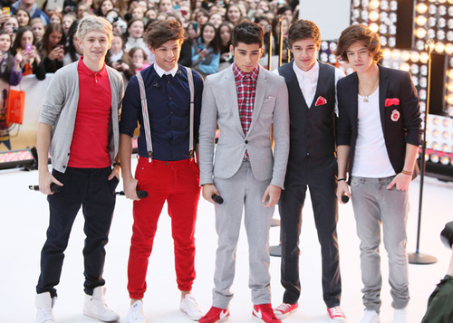 I like food, like niall. But i love one direction :D Oh and 1D is mah life.