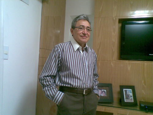 Elumar P. da Silva é Pr Evangelico, Medico Anestesiologista, casado c/ Maria do Socorro G. Pereira, Pai de Diana, Hander, Daysi e avô de Júlia, Jonatas e Lizzy.