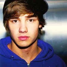 Payne rocks. That's all. By the way, I love all of them.
Follow by follow. Cuando pueda os sigo ;)