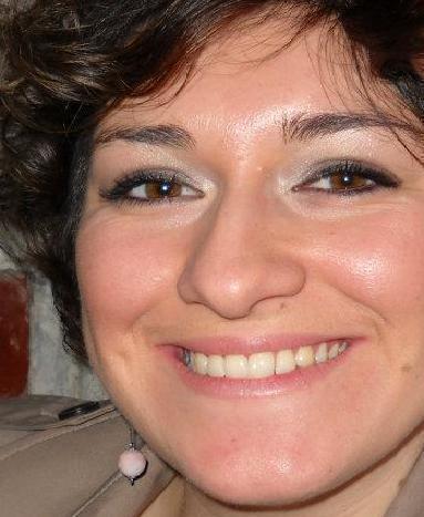 29enne,single felice,fisioterapista,amante del canto e dello sport....e delle pazzie fatte con gli amici......OTTIMA FORCHETTA!!!1