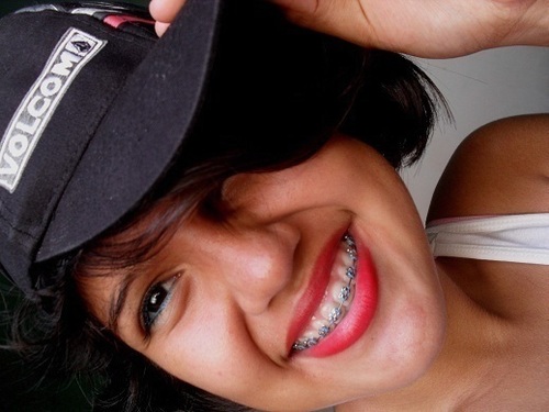 Cristã, 18 anos, paraibana, cheia de defeitos, estudante de gastronomia.