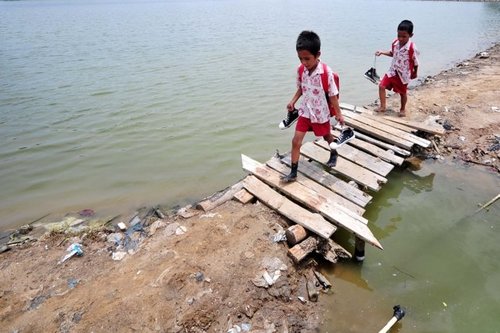 Yayasan amal untuk anak-anak indonesia..     #charityIND if not us who else? email: ifoundation@rocketmail.com