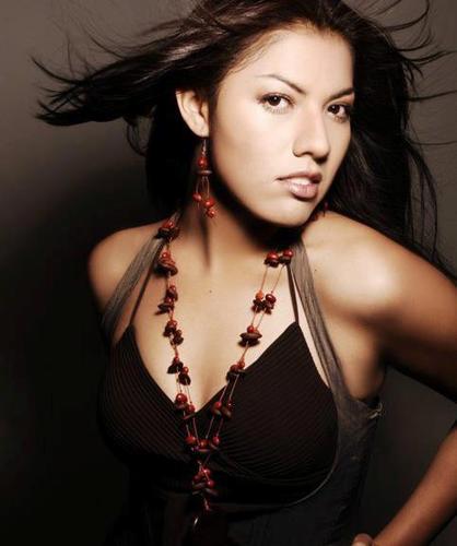 Mexicana de vocación internacionalista. Soñadora, apasionada, mujer de fe. Enamorada de la vida… Decepcionada del amor, pero dejando que la vida me sorprenda!