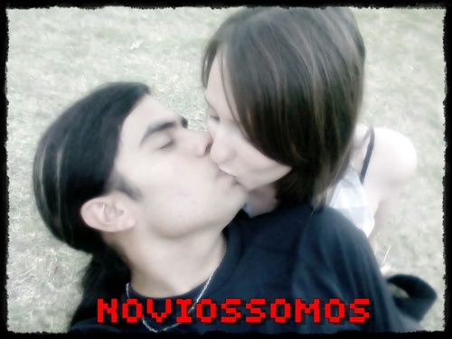 Somos novios y hablamos cosas de novios, cosas de la vida, y cosas de la vida de otros (?