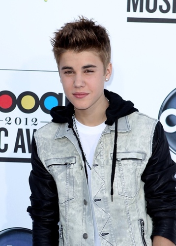 I LOVE JUSTIN BIEBER!! BELIBER FOREVER