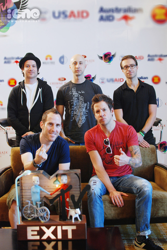Here I'll post some of the Simple Plan's members quotes and Simple Plan's lyrics. Sometimes I can post a picture and etc. Enjoy (=