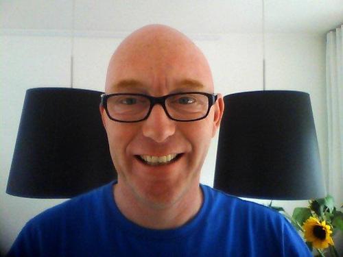 Vader van Kaj, Jeika en Mijntje. Adviseur financien Gem. Stichtse Vecht. Sportgek: atletiek, triathlon, schaatsen, veldrijden, wielrennen, voetbal, Ajax.