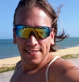 Procuro momentos de absoluta clareza.Como quando,por alguns segundos,o silêncio abafa o ruído e eu posso sentir mais do que pensar.Perceber a existência.Ir além