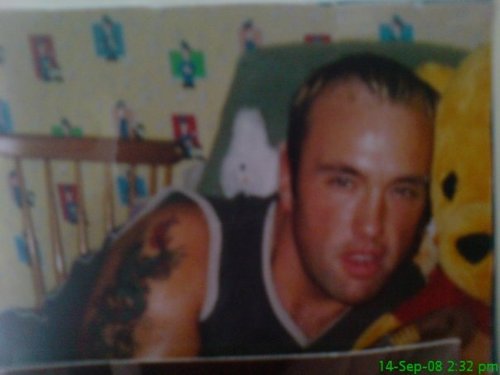 b.douglas1969@live.com MY facebook.. brian douglas add me or e mial i will not bite.. i have a kid she is 8 i love her to bits i am singel to..