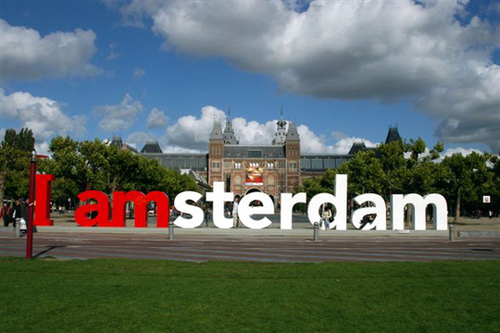 I'm looking for Ben(24): Australian tourist in Amsterdam-Holland at june22-2012. Tattoo of peace sign on finger- Smartass- Carpenter-Cute 
3..Please Help me!