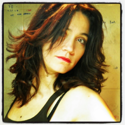 Hola, soy Sonia, una chica de Zaragoza de 35 años. Me gusta leer, pasear, patinar, ir al cine y un monton de cosas más. Soy una fiel seguidora de la fórmula 1