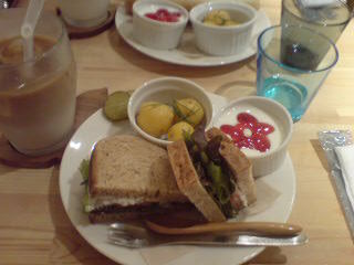 shing2shing's profile picture. music/art/food/fashion/bass/guitar/soccer/japan