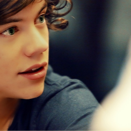 LeggoCurlyFake's profile picture. I like pussies. Their very nice. I like to pet them. I like the real hairy ones. Do you like Pussy Cats too?! Cats are my bestfriends. ;) {{Single, Bisexual}}