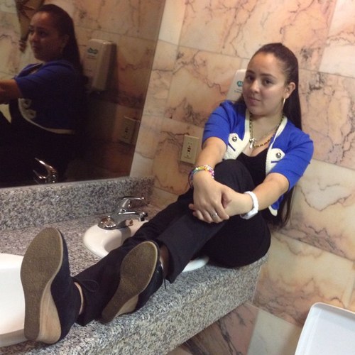 EstrellaAle18's profile picture. When in a relationship learn how to LOVE that person not HATE that person! Loving a person makes you happier person in life =]