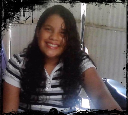 13 anos,fã de rebelde,adoro lasanha e assim vai indo .  Support @StefanyCristinh