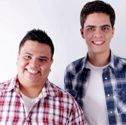 Twitter oficial da dupla AF&V! Amizade, trabalho, diversão e amor à música são os ingredientes que unem a jovem dupla Alex Faustino & Vinícius!