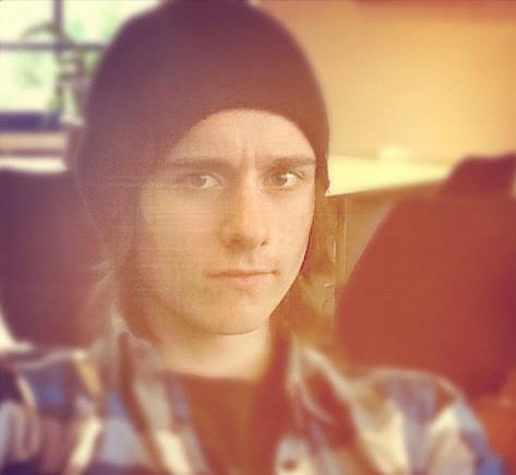 Sivert95's profile picture. Da eg var ein liten gut pleide far min å seie til meg Du skal bli ein quotar, slik som meg. Då kan eg lova deg at du blir kul.

Eg høyrde på far min

.