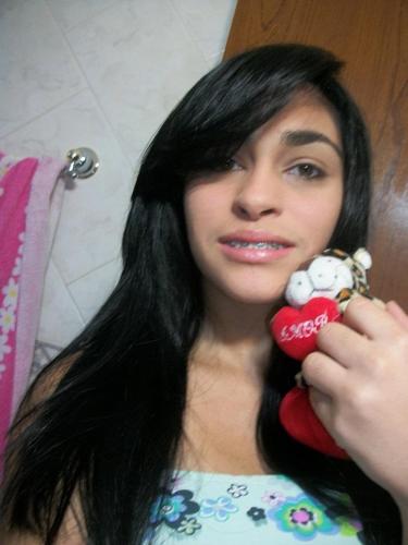 Meu nome é merilline , tenho 14 anos ,sou uma menina carinhosa legal adoro conversar com amigos e fazer novas amizades :D msn meri-lline@hotmail.com