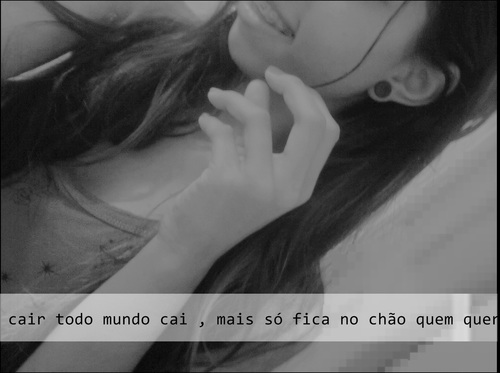 16 Anos - Peixe / Bagunceira/ Boba / Feia' / Chorona / Surtada e Chocolatra ...  ¬¬'
Facebook :Nandamello16@hotmail.com