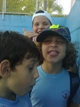 Naao jogue espinhos na estrada , pois na volta vc pode estar de pes descalços!