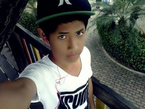 I'M like everybody I like the girls cute and pretty ;)                                      follow me and follow back!!    I LOVE YOU!! Baby3
