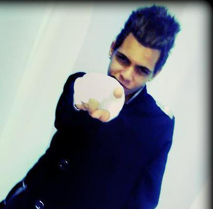 Ex bbb', famoso, sarado, rico, e mentiroso.. =)