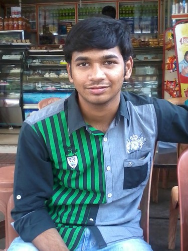 I am a good looking man with nice attitude
