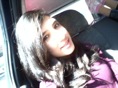 De perto conheço o amor. De longe conheço a bondade. Hoje conheço você que amo de verdade.