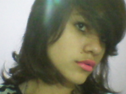 Sou uma garota tranquila,sempre fico na minha,respeito tudo e a todos, exponho minha opinião sem ressentimentos. Amo dança, não vivo sem a dança...