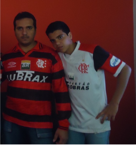 Sou uma pessoa amigável, compreensiva e muito alegre.... Eu prezo a amizade e caráter das pessoas....     =)