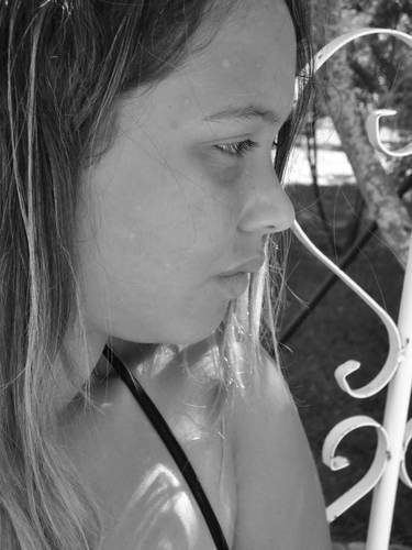 Sou apenas uma jovem amadurecendo com o tempo,aprendendo com os próprios erros !! Sei que ñ sou perfeita + são as minhas imperfeições  que mim faz ser ÚNICA !!!