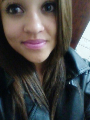 Geminiana,15 anos,ciumenta,corinthiana,chocólatra, voutemorder #rawr ! Bé do @wsversutti_sfc *-*   Eu faço por mim errado é seu mudar pra te agradar♪