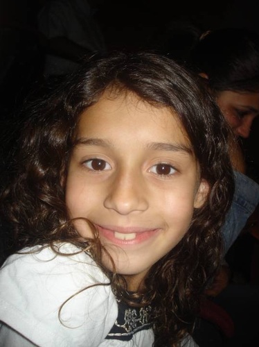 Uma menininha q tem muito q aprender da vida ainda! kkkkkkk'