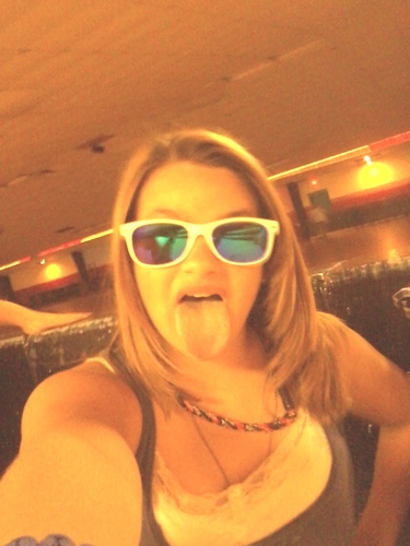 Im 14 year old!!!!!! Im fun to with!! If you want to know more about me,just ask me!!!!!! •_•