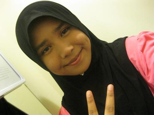 HI!My name is Sarah...
ilove chocolate... :p
love sweet things...3
Thats all...kbye