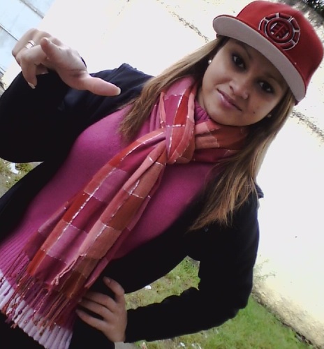 Ignore, supere, esqueça. Mas jamais pense em desistir de você por causa de alguém.*-*