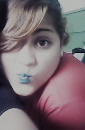 feliz ou nαo, α lei dα vidα é seguir em frente com α cαbeçα erguidα (:
