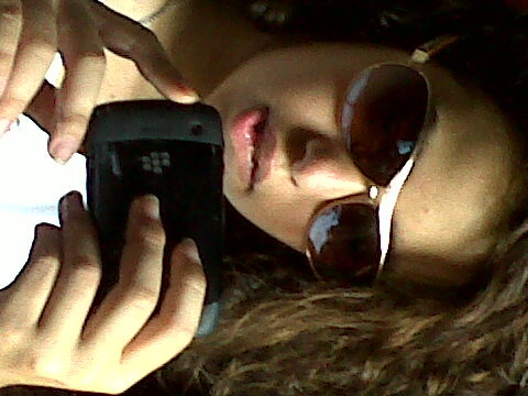 CarolinySilv3's profile picture. ♪~ nem melhor nem pior
apenas diferente e única ~
..a menina que aos poucos foi trocando barbie por maquiagem,
trocando seu mundo de sonhos pelo da realidade