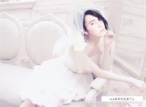 i'm LYzZ ~ aka Lyz_nemo. Eunhae's shipper. :: ~ i'm a uke =))