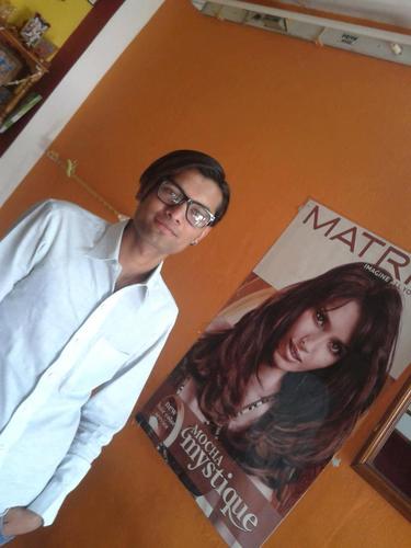 i am civil engineer.....................
i feel that my love
show i nice and good feel better.............