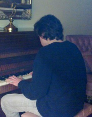 A non-singer/songwritey stereotype songwriter. Meandering about.