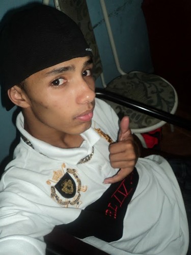 sou uma pessoa muito estrovertida,simpatica ,legal,e muito alegre
