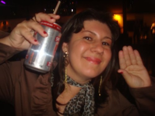 sou uma pessoa estrovertida.........
adoro fazer novas amizades.....
tente me conhecer melhor....