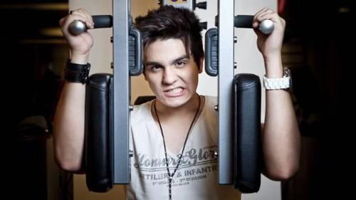 ''To coladinho em vc meu amor!!!''
seguida pelo o @luansantana -/-/- sice 29/05
/2012 
@larascheffer