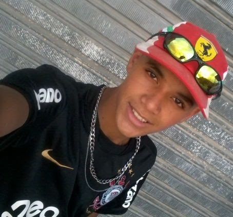 . .  Pod fica traquilos vcs estão falando com O #Igor r$$,
                               Ta em choque liga pro batma ♫
Sou Dela  @_Aliine
