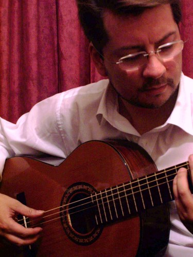 Ingeniero, Músico, Escritor, Chileno ... pero por sobre todo, Papá.