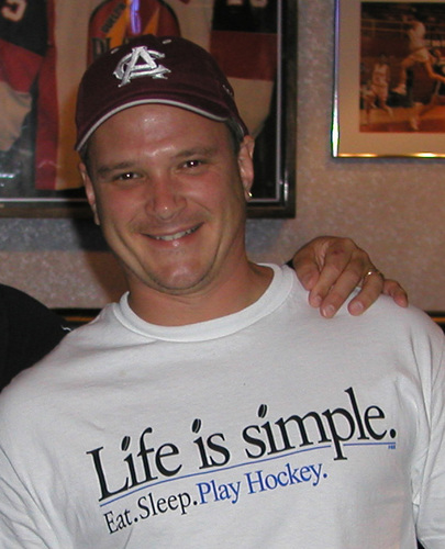 I follow tech and tech trends.  I also play hockey and music.  Corvette and 300ZX enthusiast. @MaMooster is my muse.